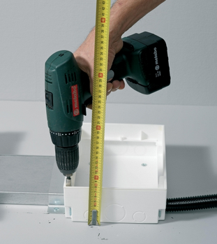 Коробка установочная высота75-95 для люка 276Х199 Schneider Electric ISM50330