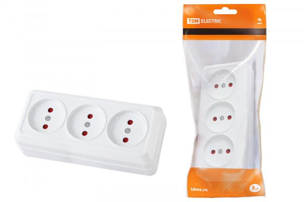 TDM  Ладога  Белый  Розетка 3-местная горизонтальная 2П открытая установка IP20 10A с защитными шторками SQ1801-0125