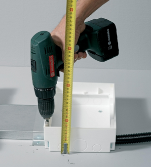 Коробка установочная высота75-95 для люка 199Х199 Schneider Electric ISM50320